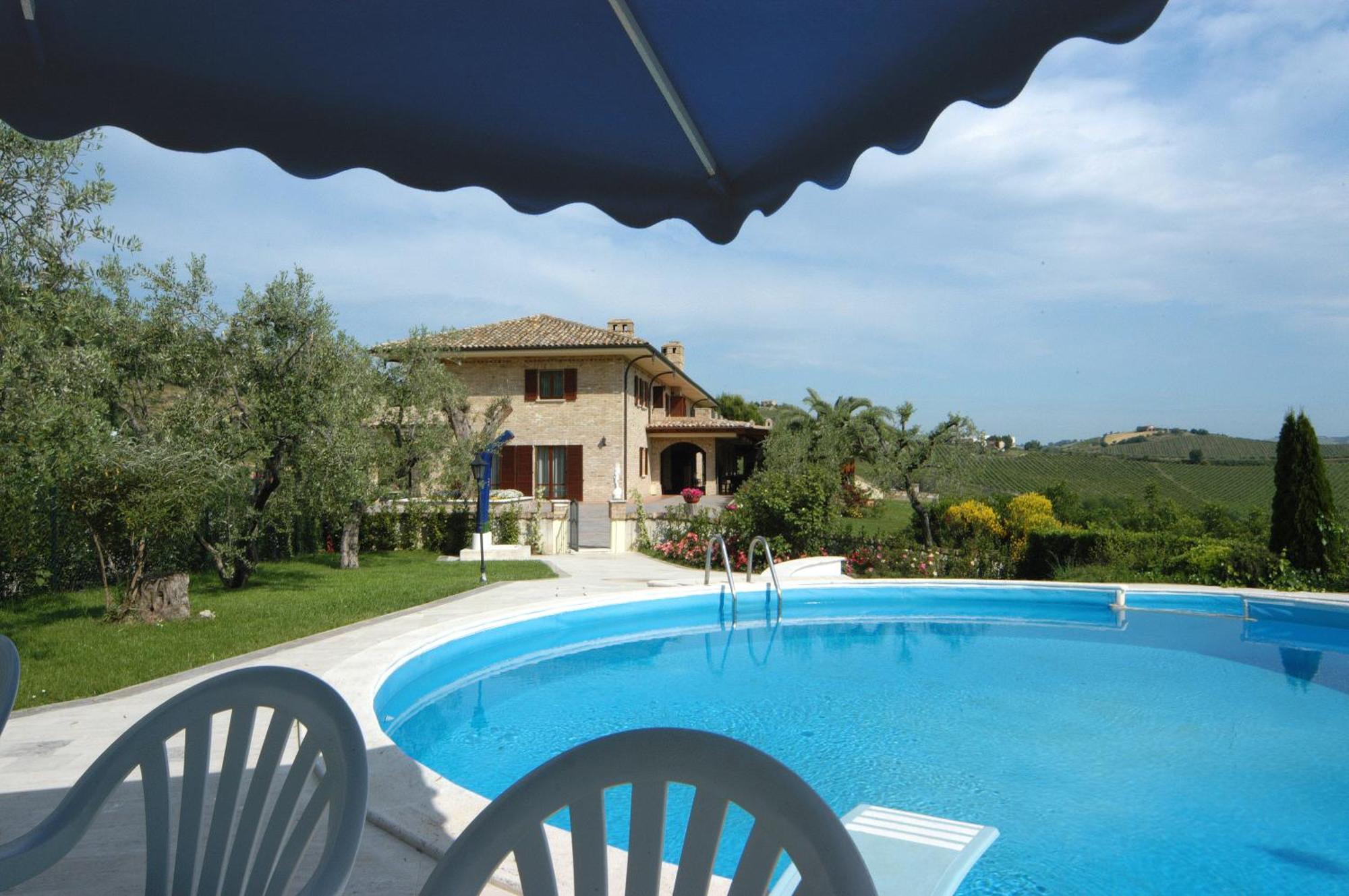 Agriturismo Il Crinale Castorano エクステリア 写真