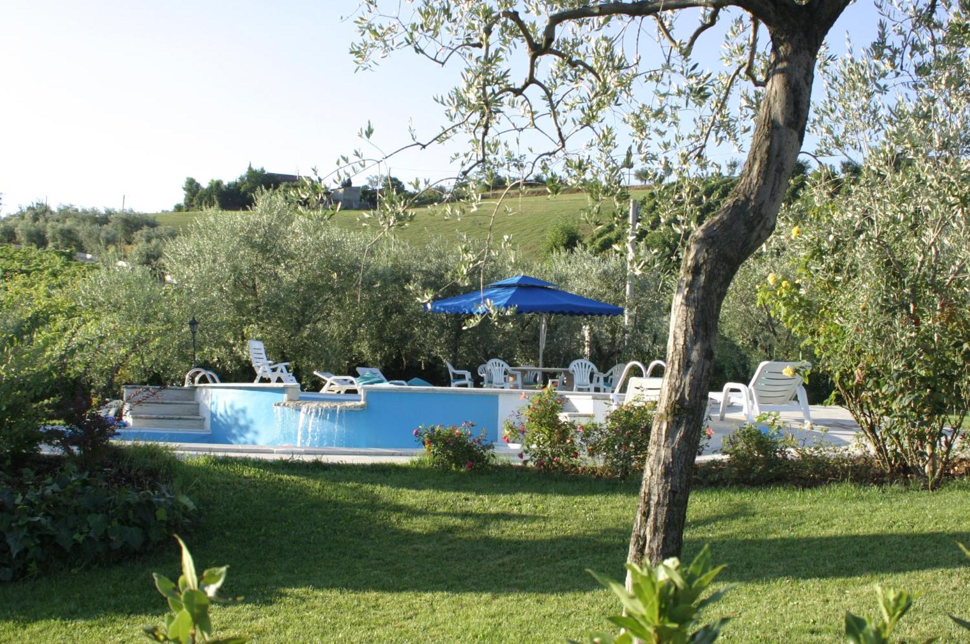 Agriturismo Il Crinale Castorano エクステリア 写真